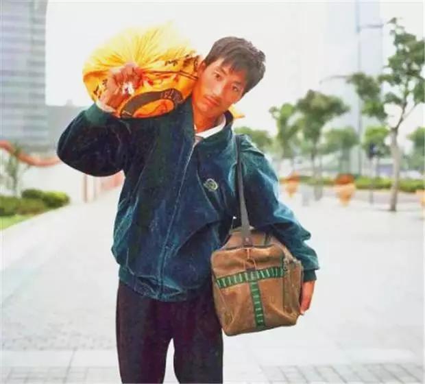 90年代的时尚衣着你见过几张来测测你的年龄