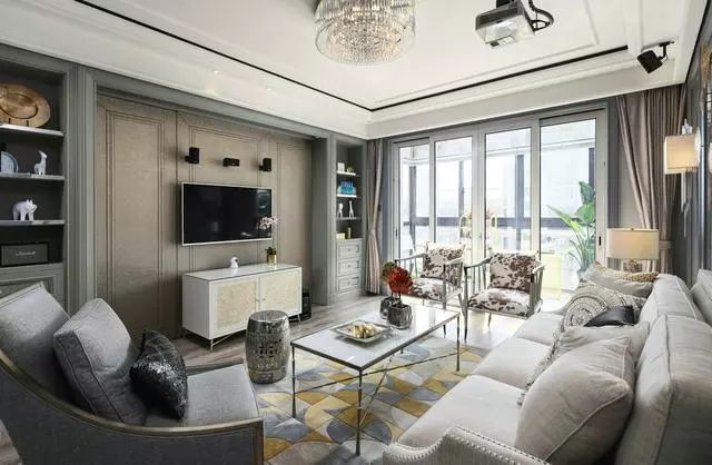 轻奢大气的美式风大宅,灰绿色的墙面视觉效果非常不错,好耐看!