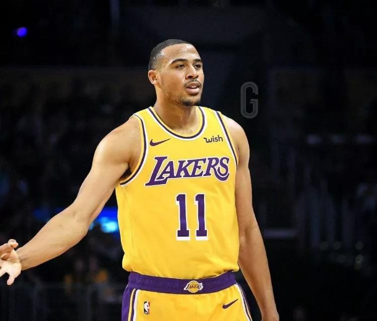 原创jr史密斯在湖人完成试训湖人最后一签已浮出水面