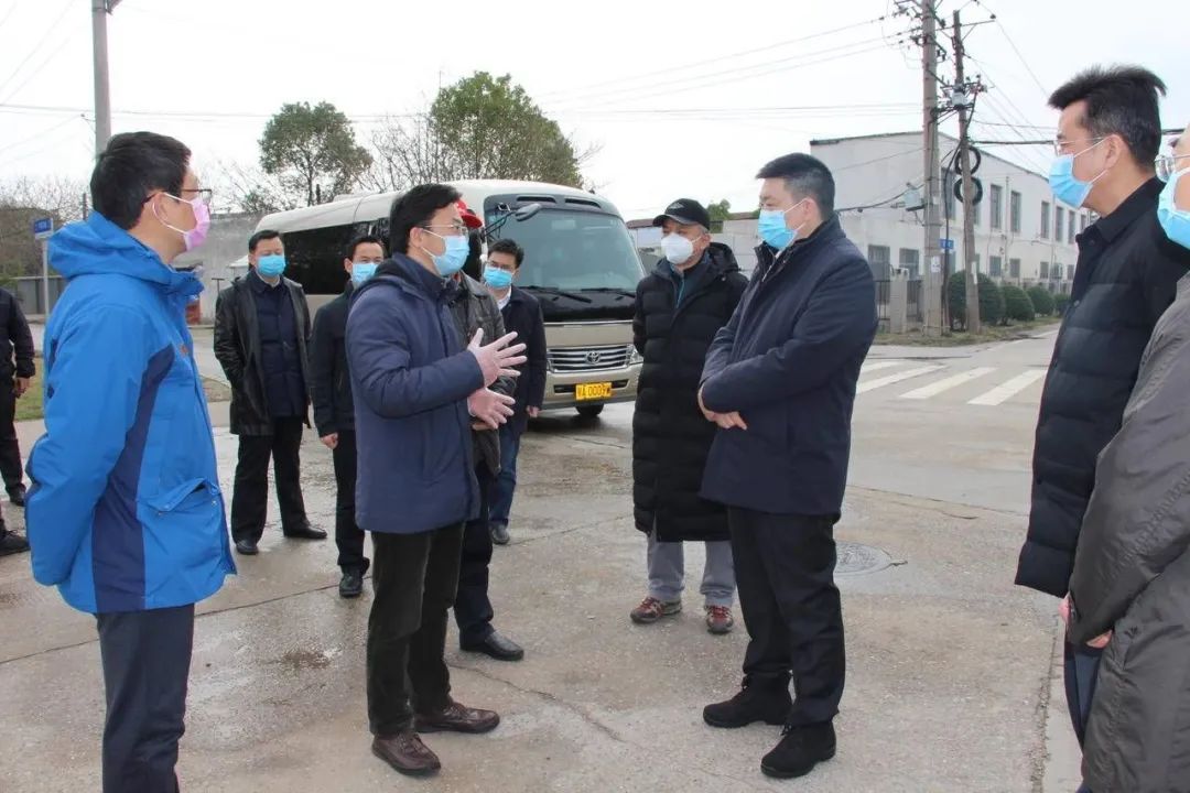 市长周先旺等检查武汉西藏中学防疫工作