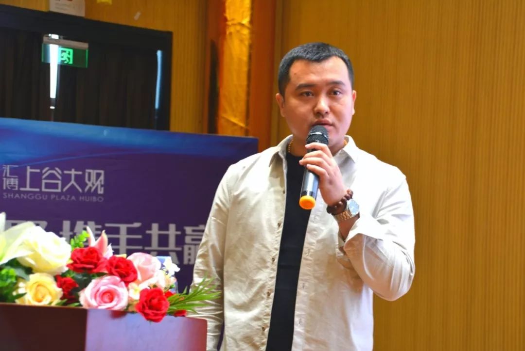 艺聚温暖战疫同心这人间感动常在爱心人士王勰