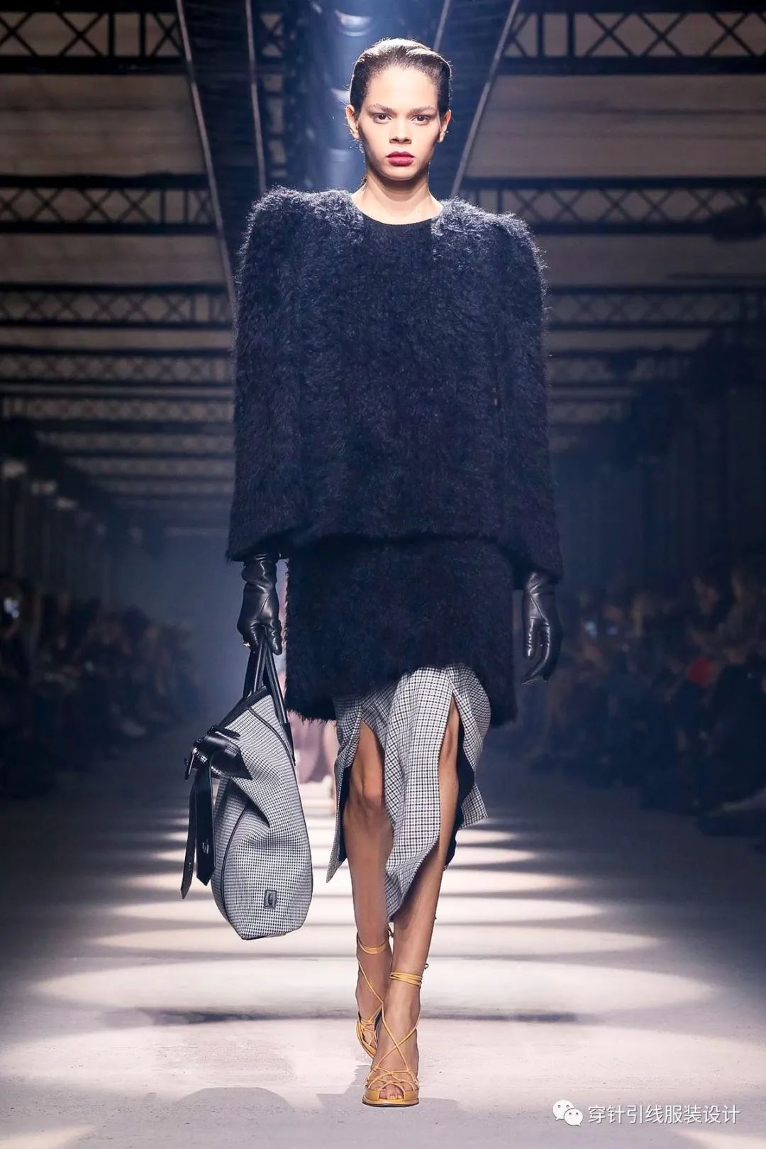 givenchy(纪梵希)2020秋冬女装大衣:法国电影里的优雅美人