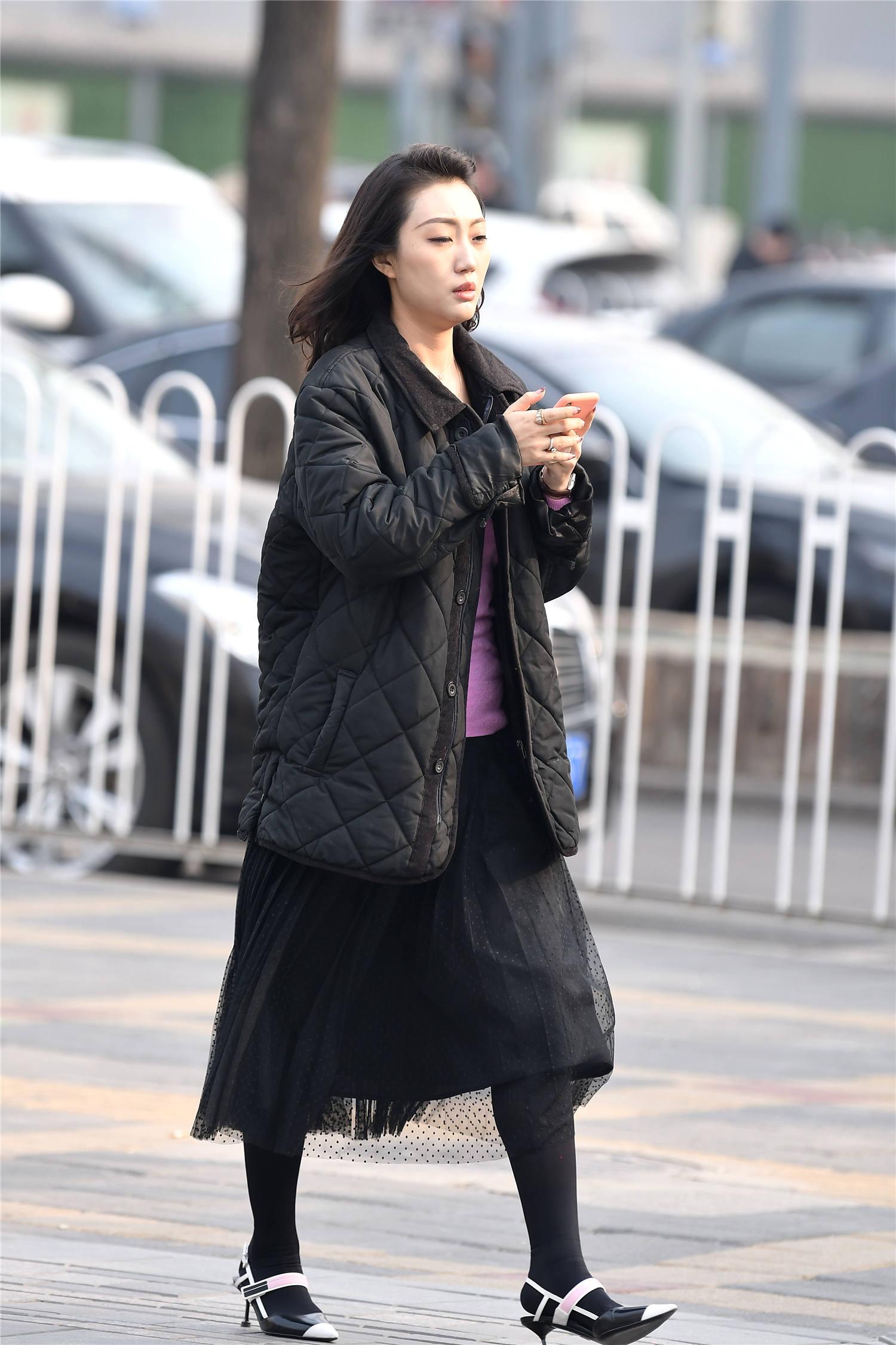 尖头细跟凉鞋搭配连裤袜初春时节这样搭配会不会冷