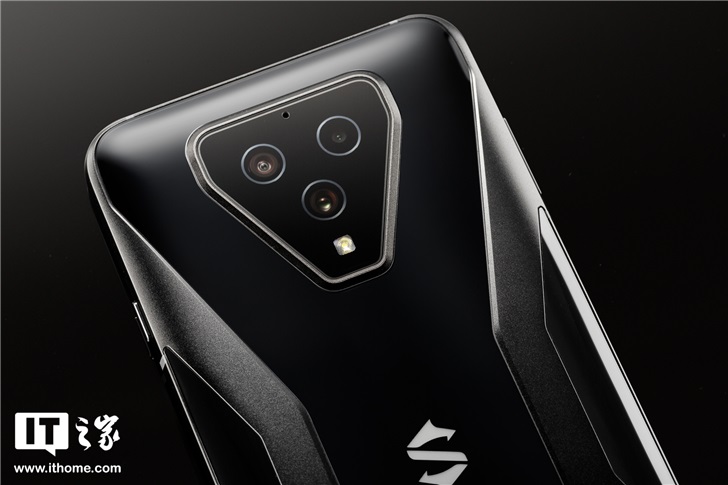 it之家开箱腾讯黑鲨游戏手机3pro首发开箱图赏