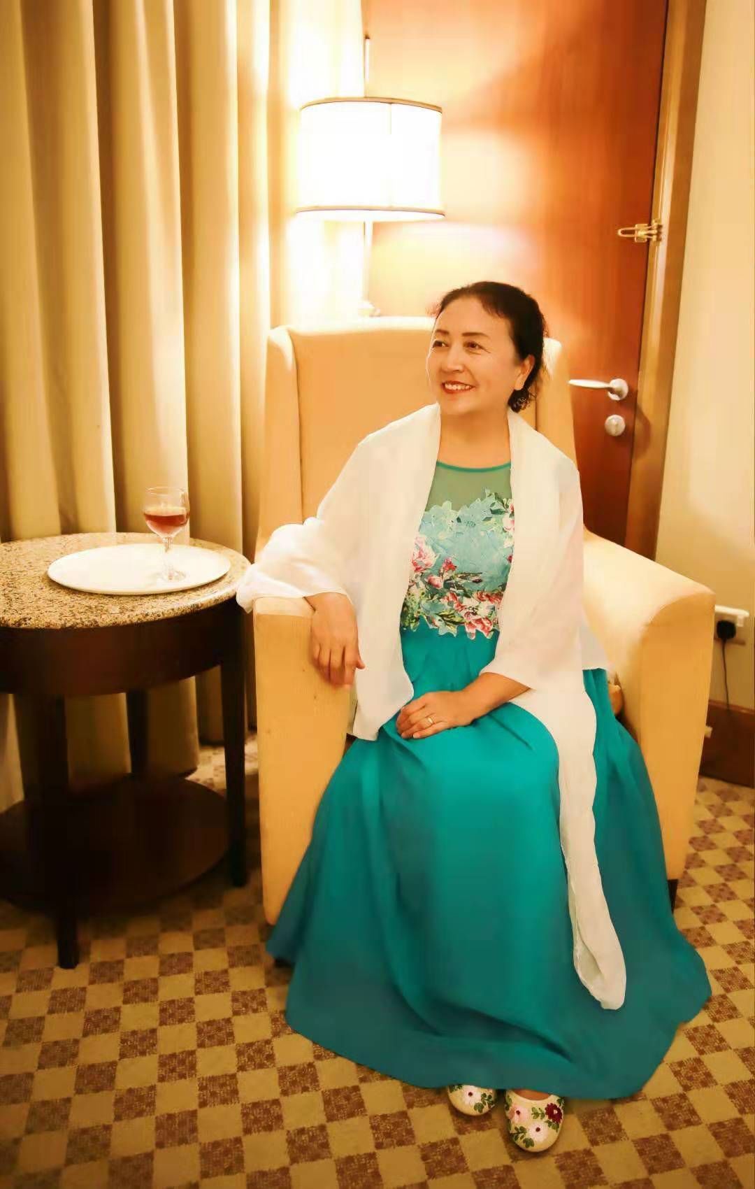 蓝秋绽放,本名刘丽达.出生一九五五年.喜欢唱歌跳舞,诗朗诵.