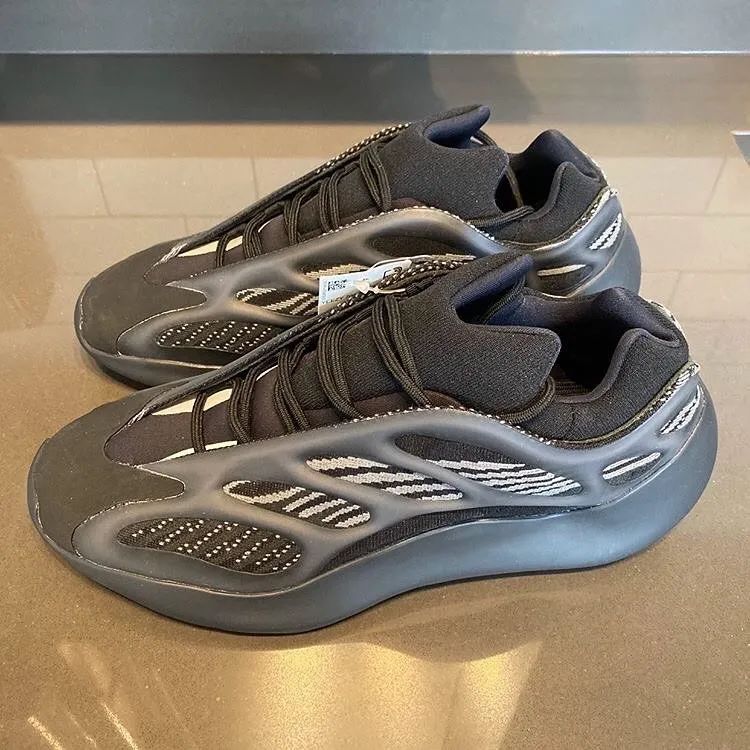 球鞋志yeezy700v3黑魂发售日释出荧光异形男神收割机
