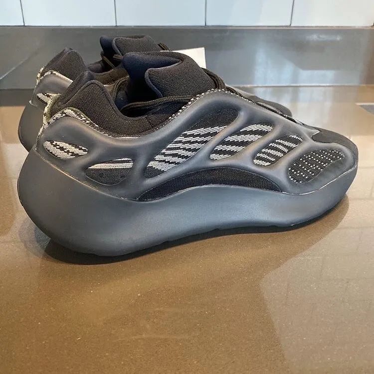 球鞋志yeezy700v3黑魂发售日释出荧光异形男神收割机