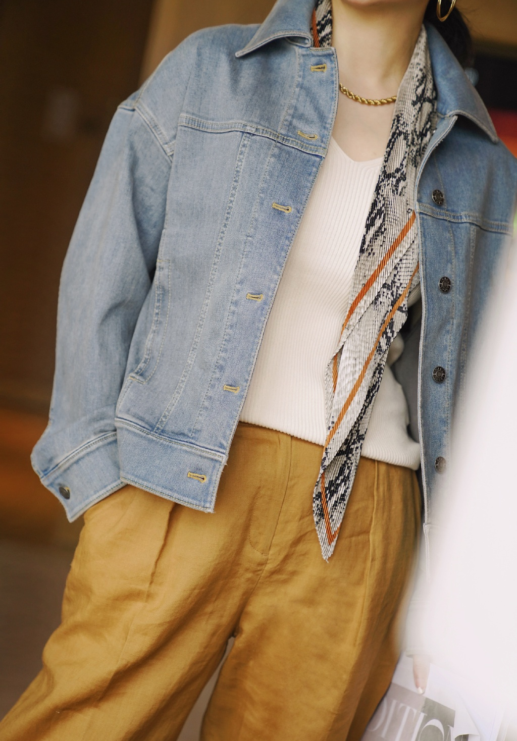 舒适自在的春天穿搭来了,牛仔外套搭配阔腿裤,你们更爱哪一套?_衣服