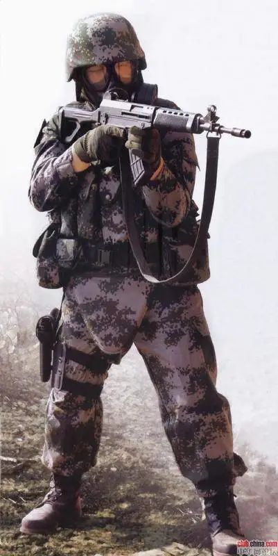 解放军穿不起防弹衣?豪掷百亿下单,为何只买插板?_防护