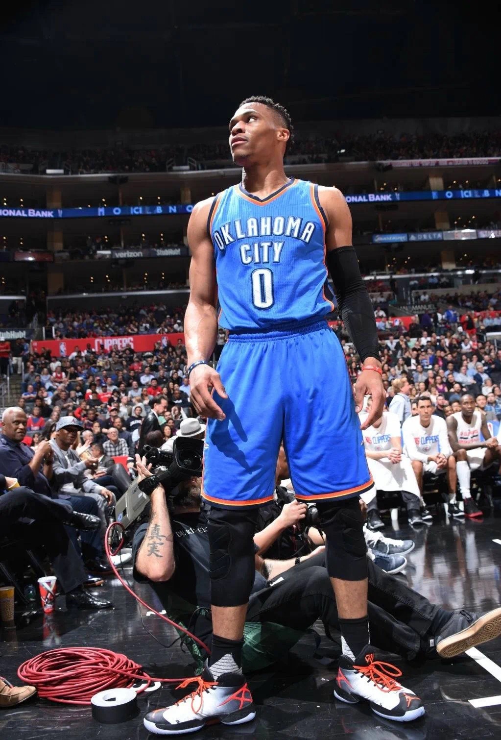 抖音壁纸找你聊天还不如和客服聊