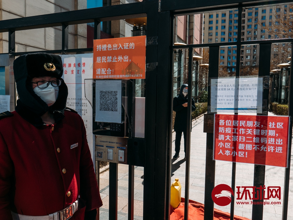 福码大厦的保安说:大厦每天扫码并出示出入证进出2000人,其中大概有十