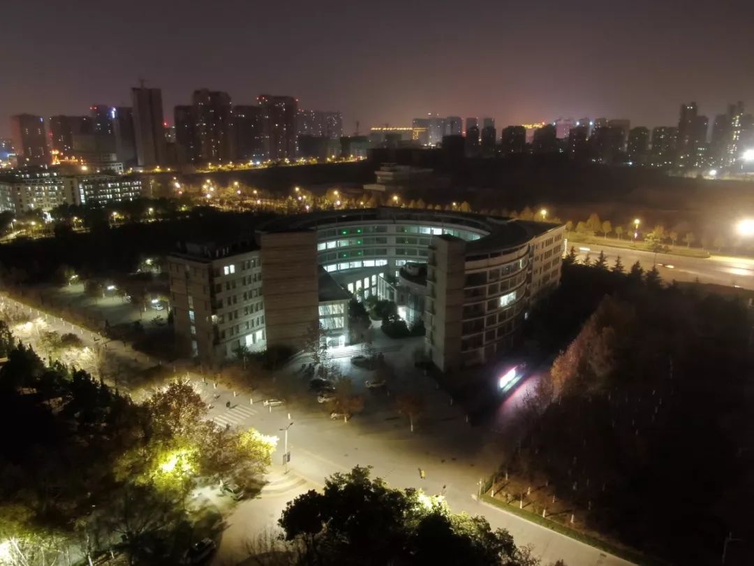 河南高校小编为大家综合一期今天在校时的校园夜景你是否怀念离开校园