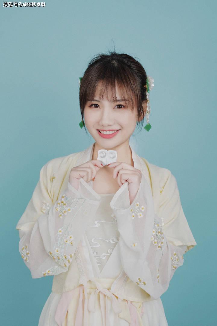 原创被美食耽误的时尚博主密子君她不仅能吃更会穿时尚范不输模特