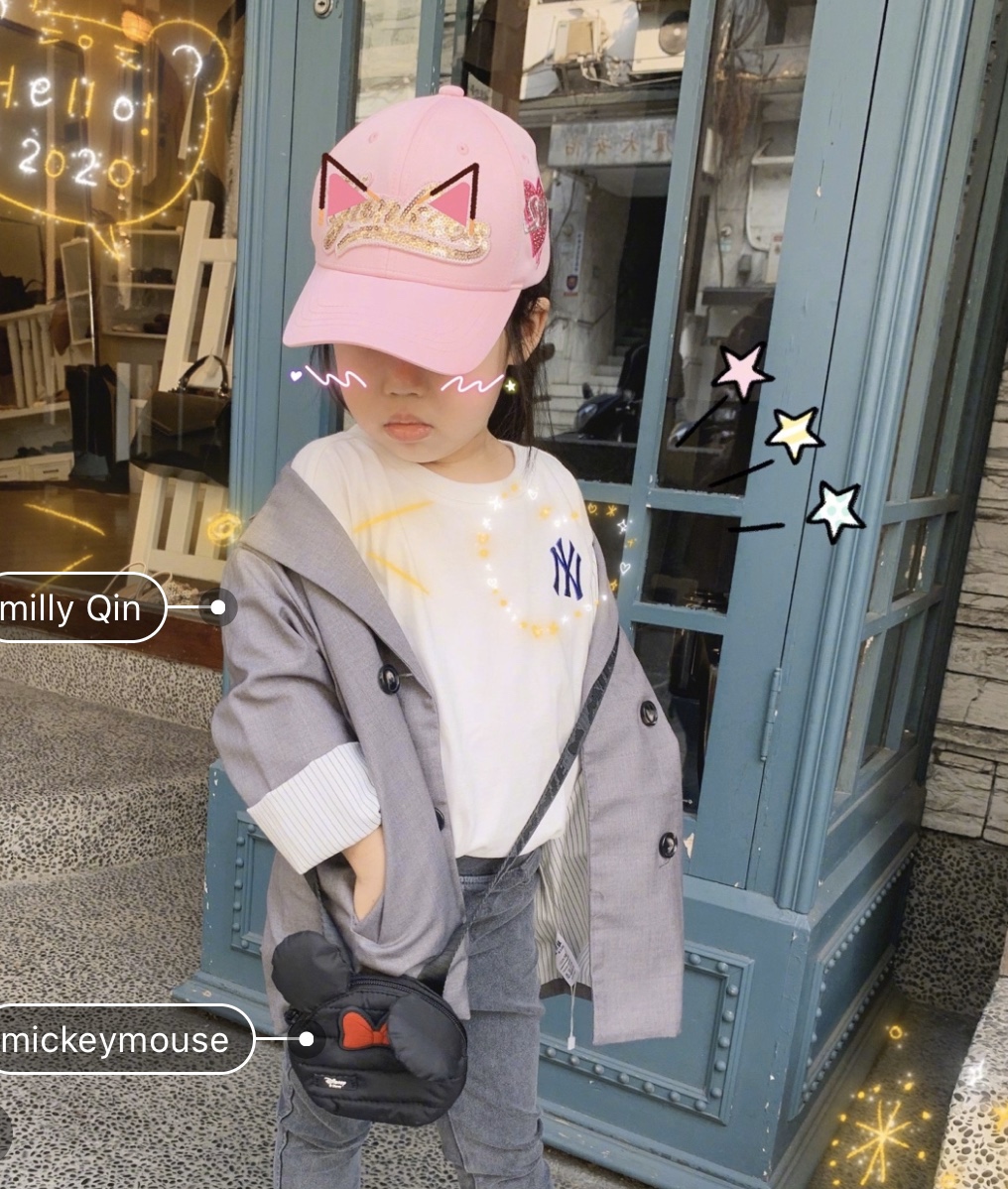 虽然伊能静从来都没有曝光过米粒和哈利的正面照片,不过却经常晒出三