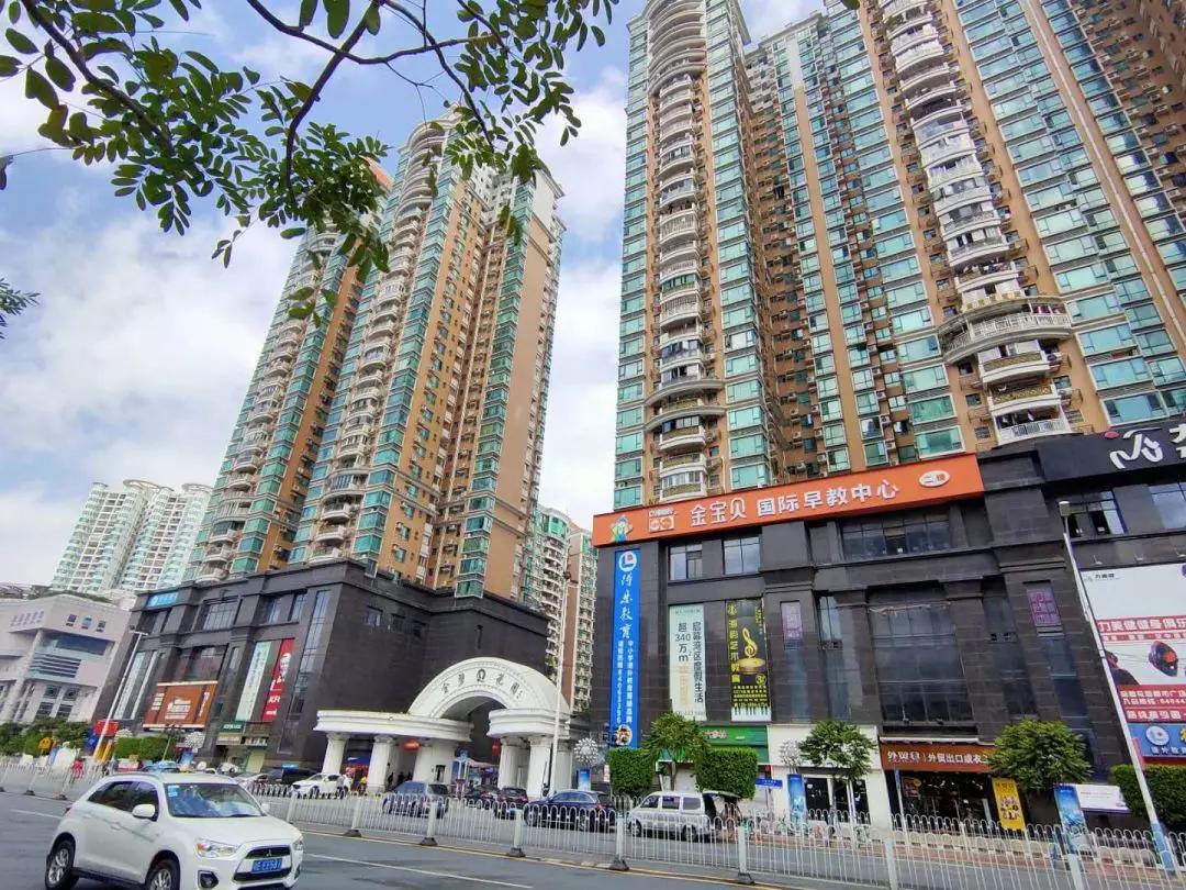恒大金碧花园和金碧花园一样,它所处的工业大道也是广州城市传奇,满载