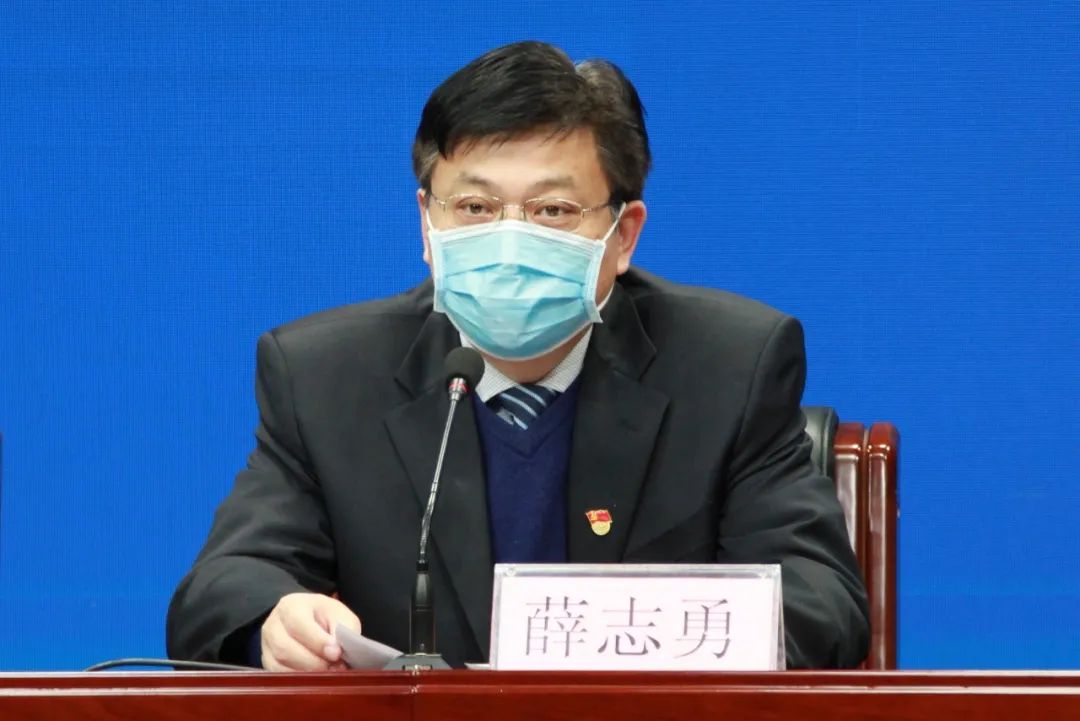 首先,我们请薛志勇先生介绍我市复工复产整体工作情况.