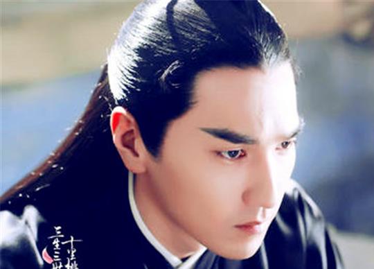 帝君大限将至,把对凤九的思念写成了枕上书,深情不输夜华墨渊