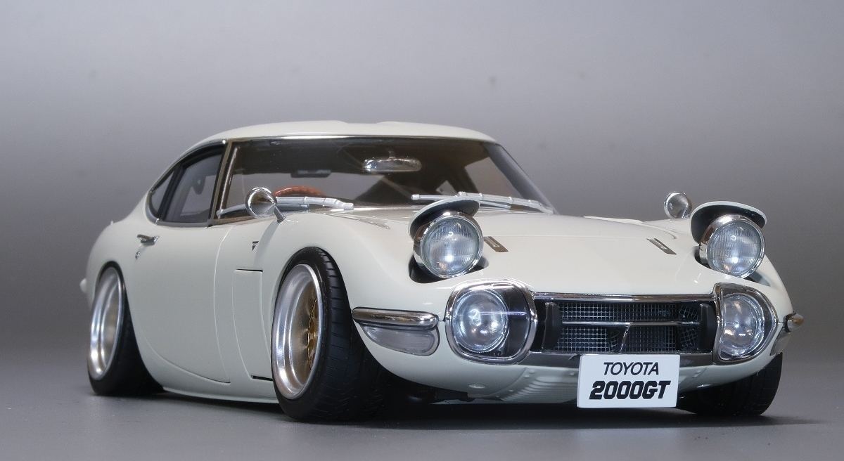 老爷车界的抢手货1967年产红色丰田2000gt至少卖350万