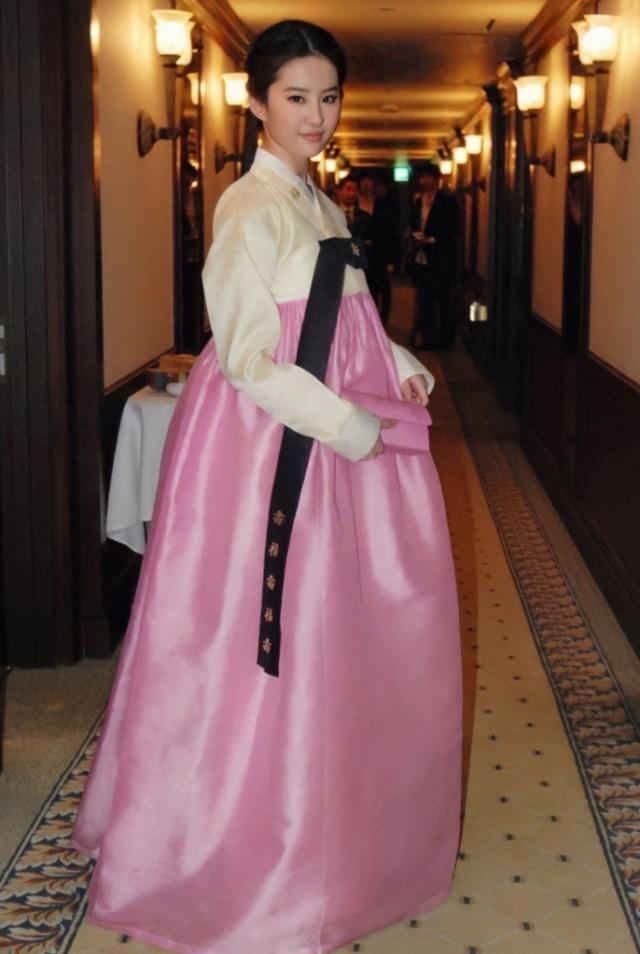 有种美叫刘亦菲穿韩服甜美形象如韩室公主看到脸时我沉醉了