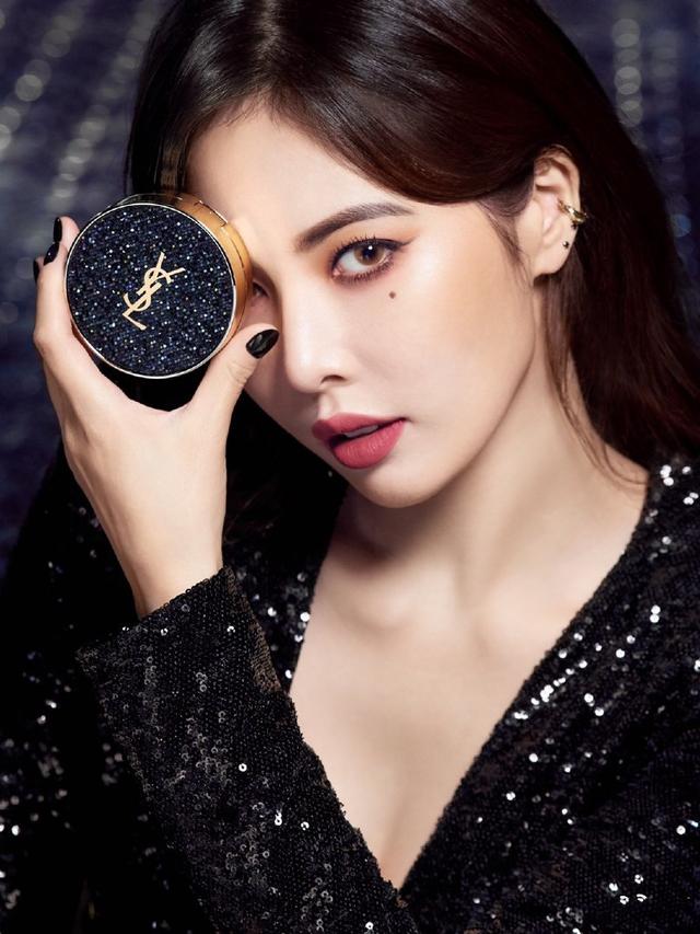 金泫雅不愧是"小野马",亮片裙搭配烟熏妆,气场不输超模