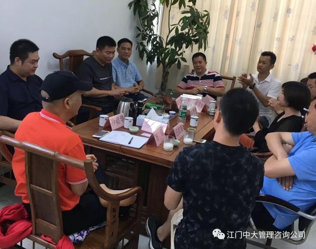 骆教授伉俪受邀参加长兴建筑2020年团年晚宴群康药房老板娘李雪霞来