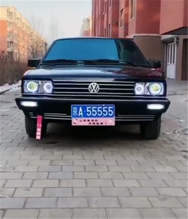 京a牌捷达车龄超20年挂55555牌牌值7位数车主某集团老总