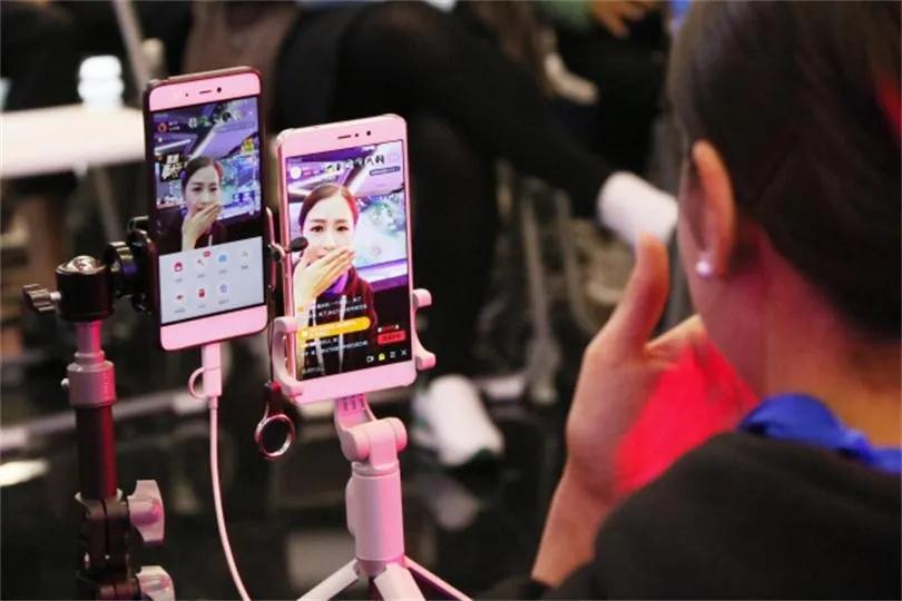 店总员工变网红购物中心掀起直播热