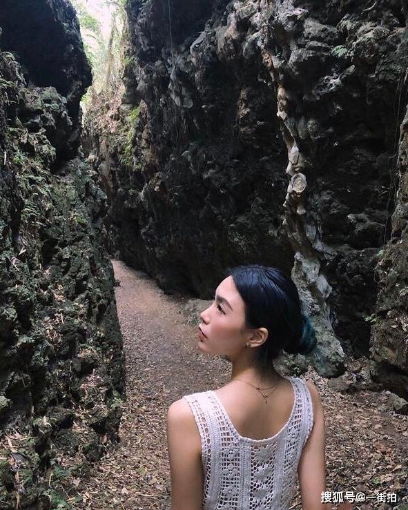 原创高以翔女友bella晒近照置身大自然度假消瘦背影让人心疼