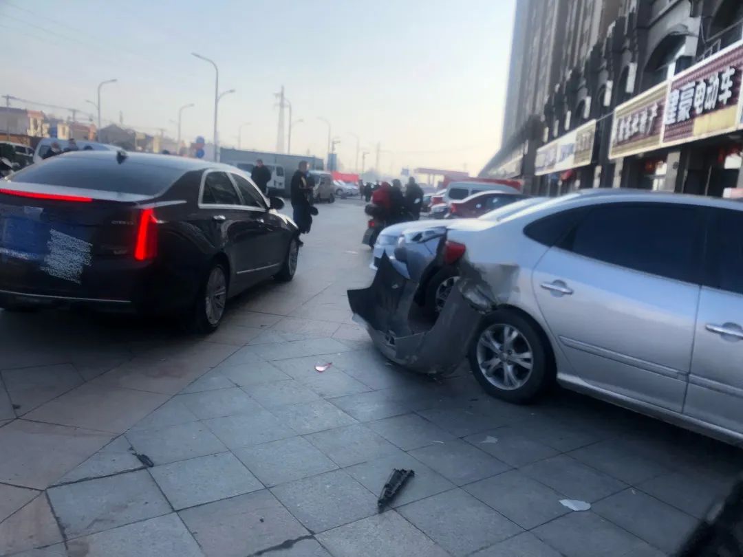 一大早,姜堰男子连撞3辆车!事后竟要求私了,原来是.