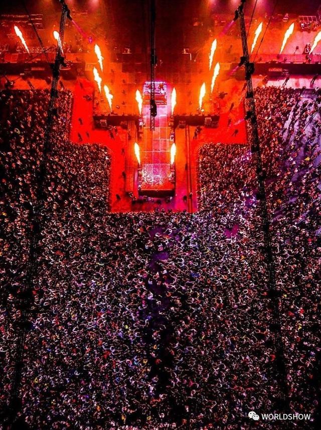 第一位在凯旋门演出的dj,演唱会也是火力全开_snake