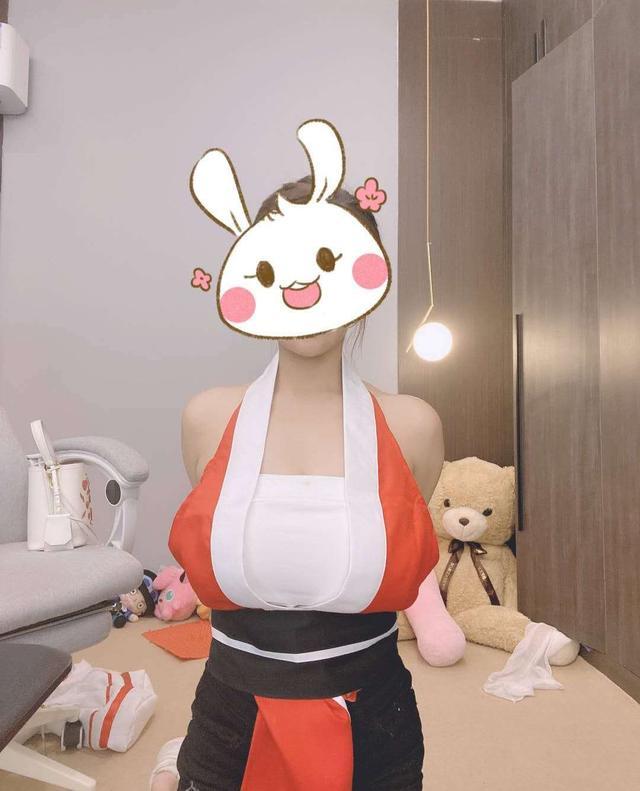 古阿扎晒出cos火舞照,脸上皮肤暴露肤质,网友:好假!