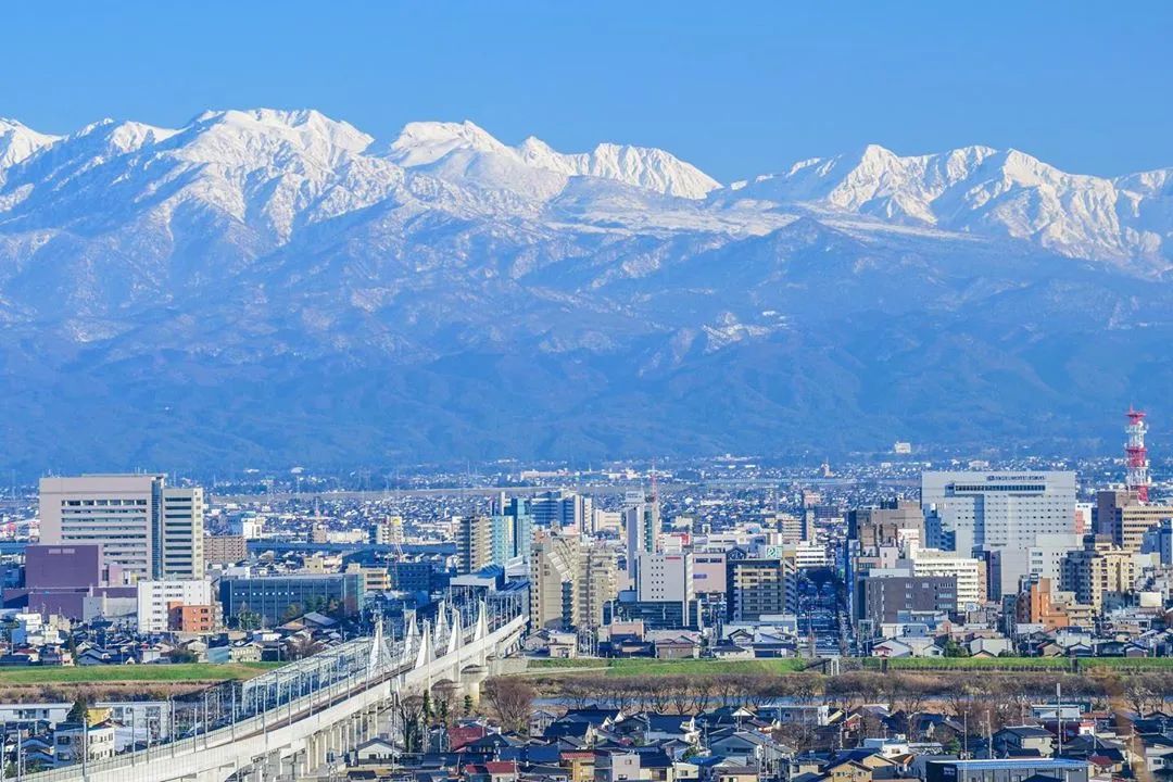 今天小鲸鱼就位大家推荐一个连米其林都折服的日本小众地——富山市.