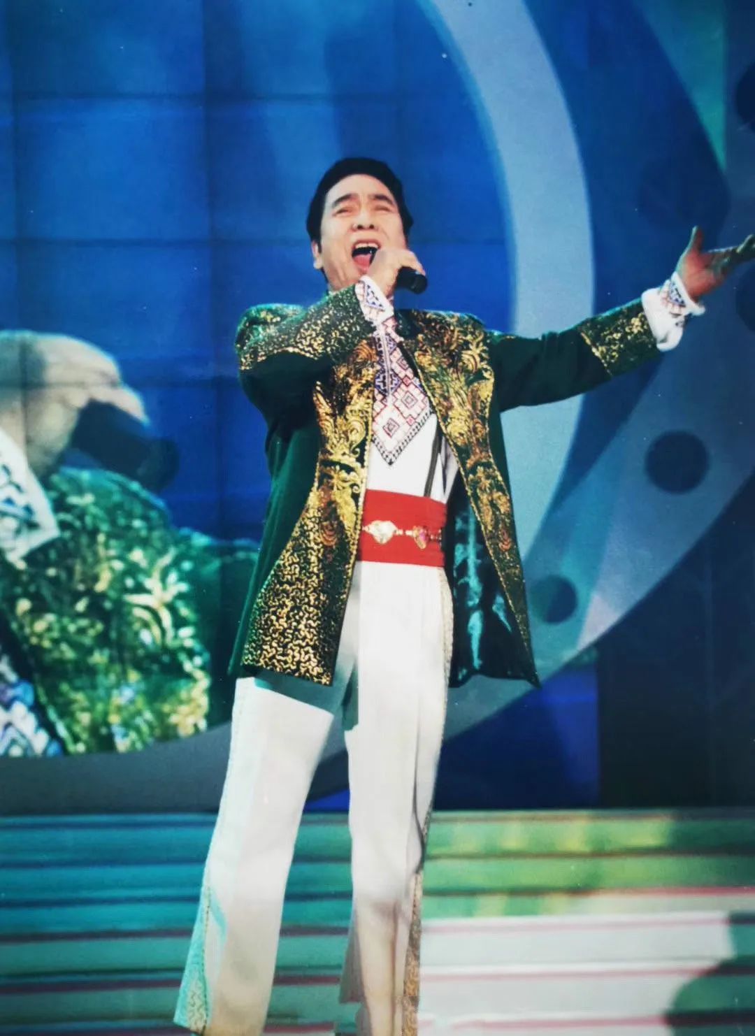 他的表演唱节目被保留半个世纪,愿天堂里有库尔班大叔载歌载舞
