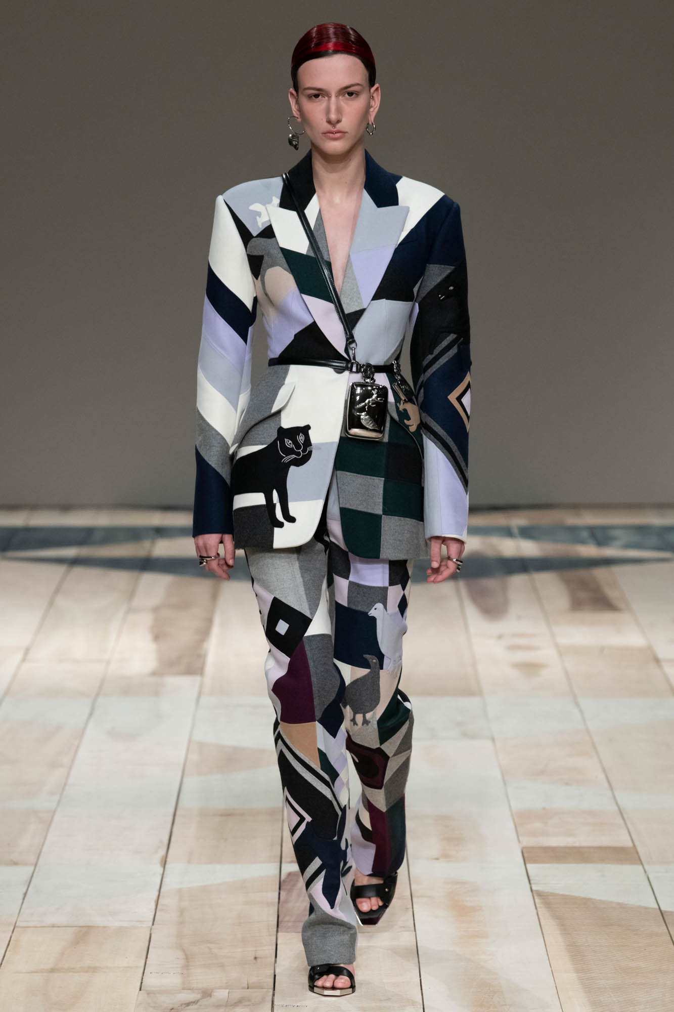 alexandermcqueen2020秋冬巴黎时装周