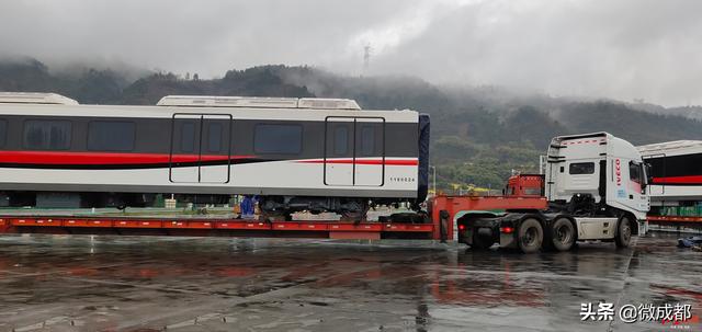 成都最快地铁国内首创时速140公里8a编组列车18号线一二期全面进入场