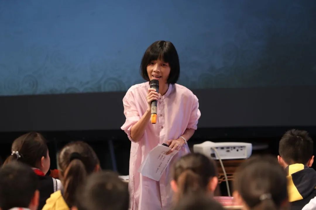 梁琳全国优秀教师,2016年度入围"阅读改变中国"年度点灯人.