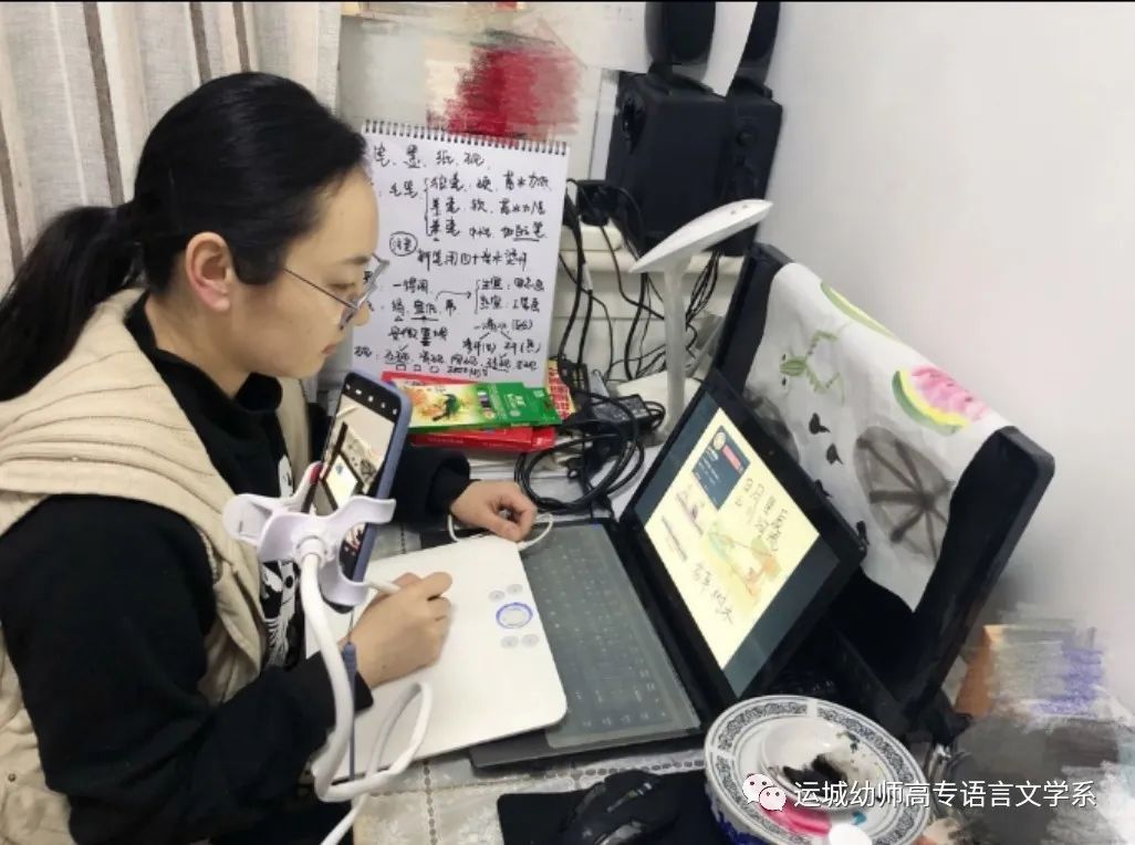 播音与主持课程组薛萌老师带领本组教师针对学生少可一对一在线指导的