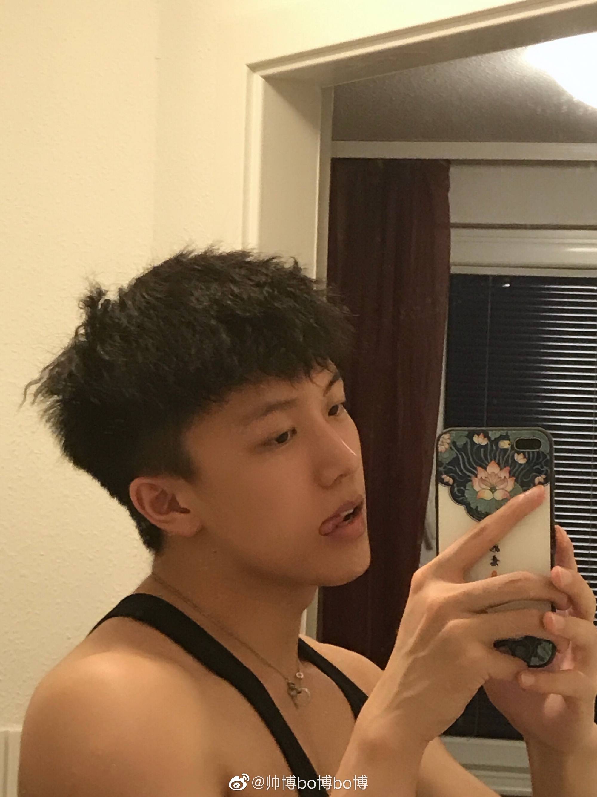 男友类型估计都会上杆子追吧之前网上一些小姐姐对肌肉男比较排斥小编