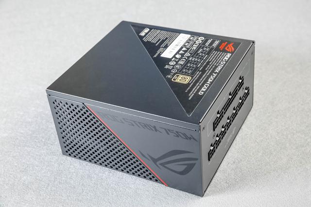 原创金牌全模组加持rogstrix750w雷鹰电源抛开信仰也值得玩家入手