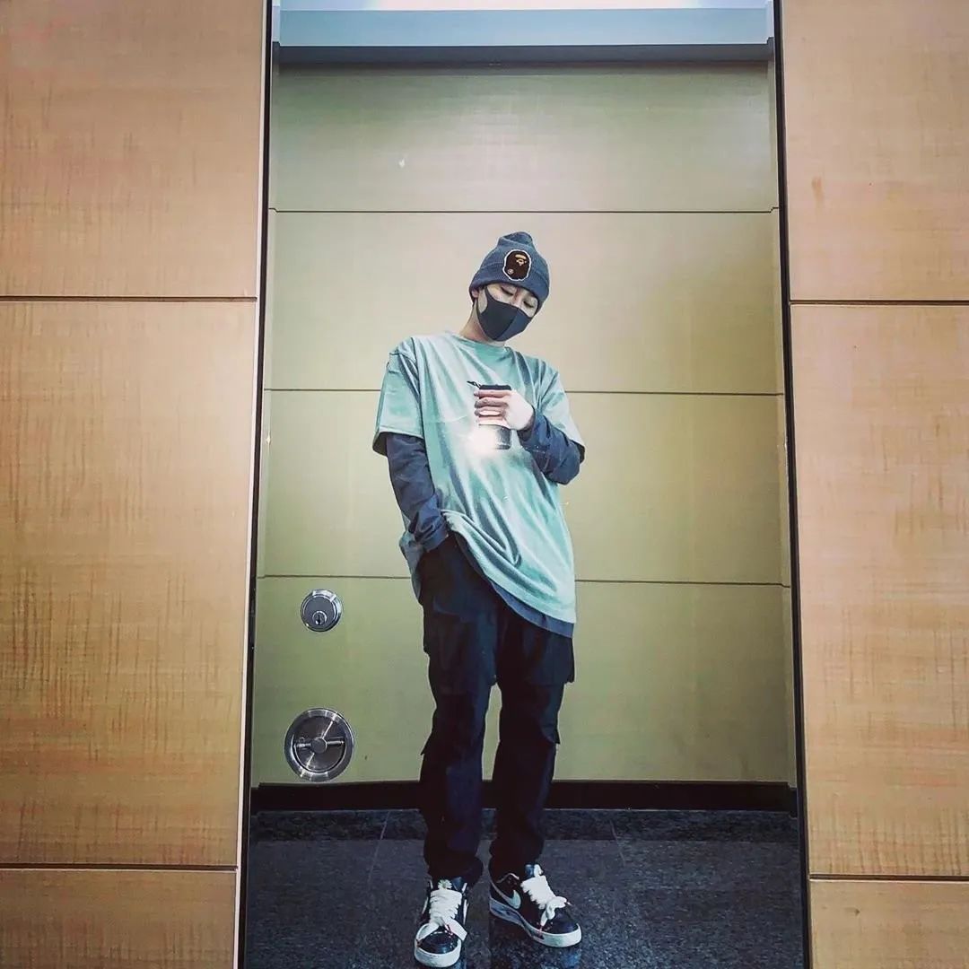 最新gd迷弟dindin自拍再次穿上权志龙联名鞋67676767