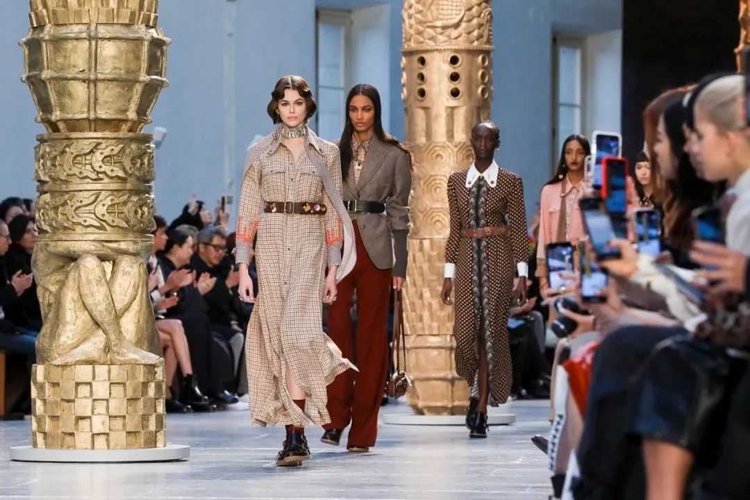 巴黎时装周云打卡202002重现精致前卫的巴黎时装屋