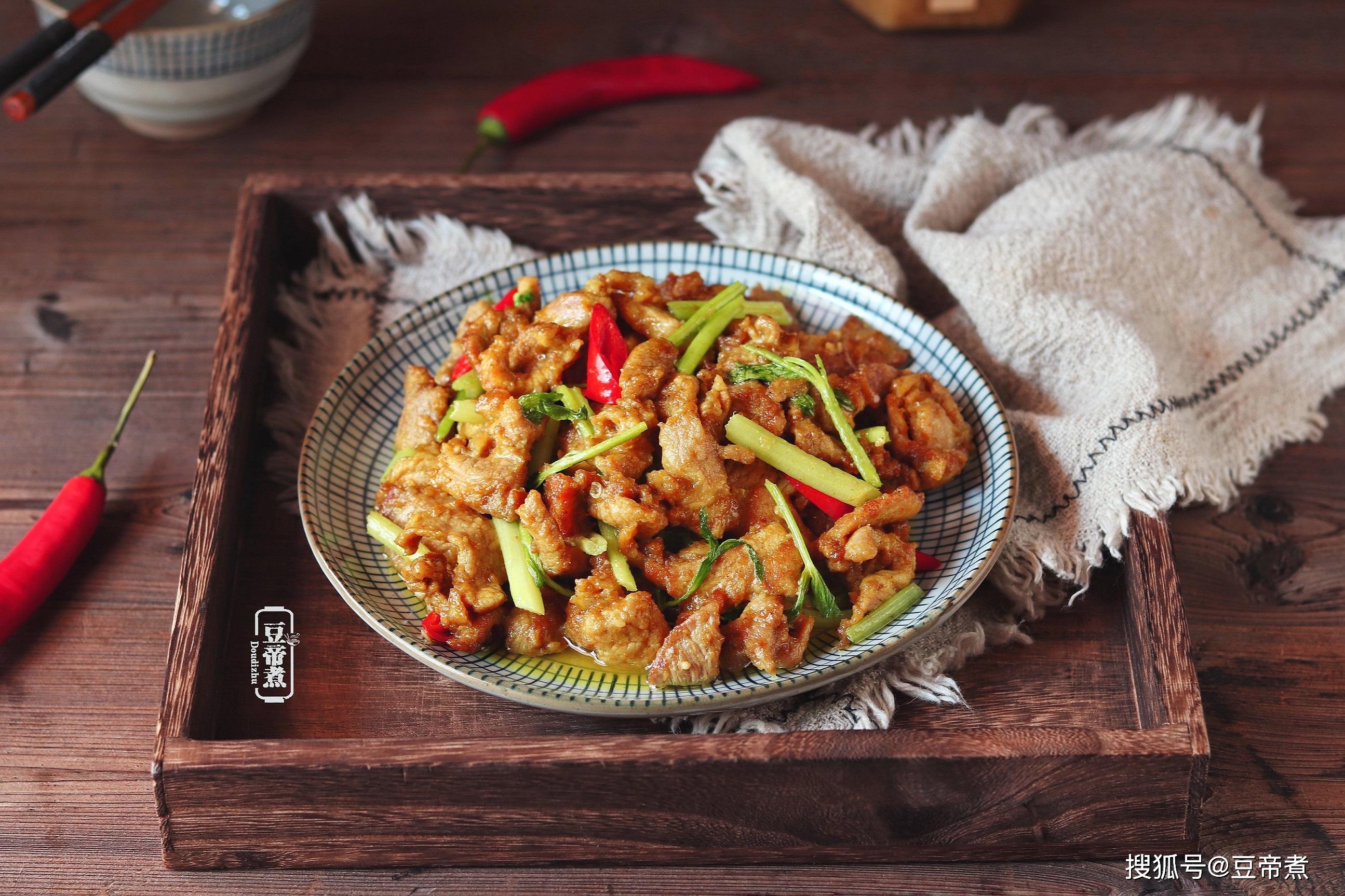 炒肉时,多加点这辅料,肉质细嫩味道香,就是连吃三天也不腻_肉片