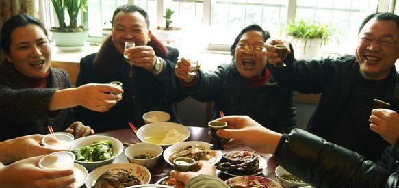 深度分析:为什么70%的中年人都喜欢喝白酒?