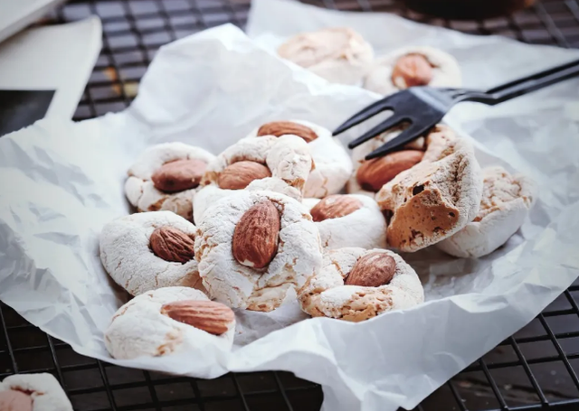 多久没吃小零食了大叔做的棉花糖烤坚果口感酥脆家人爱吃