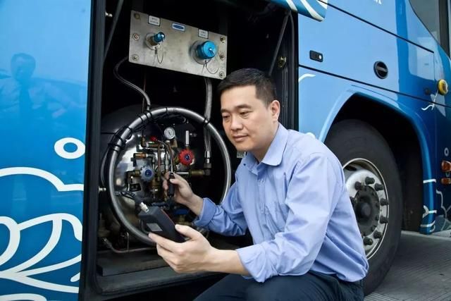 尽心尽责履职为民记省人大代表江苏大工匠乔森