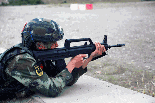 95-1步枪是95式步枪的改型,出现在2010年前后.