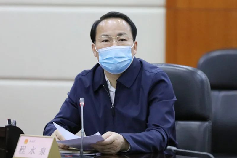 省人大常委会机关党组副书记,副秘书长,办公厅主任程水泉主持会议.