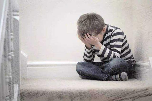 孩子经常咬指甲,暗示两种心理异常,再不纠正长大可能有三大缺陷