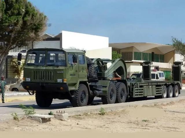 原创世界军用拖车系列六八比肩美国m1070坦克拖车的军中硬汉tas4410