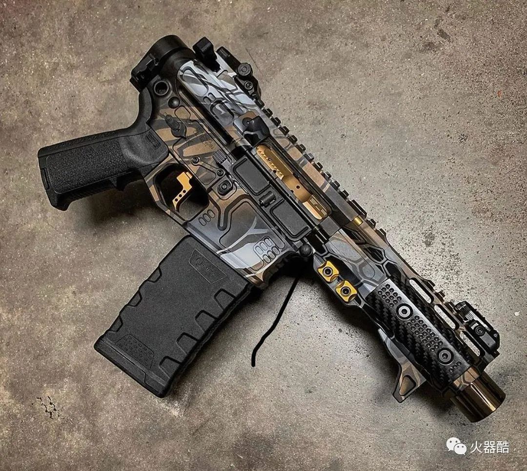 八仙过海各显其能国外涂装改造定制款枪械美图集